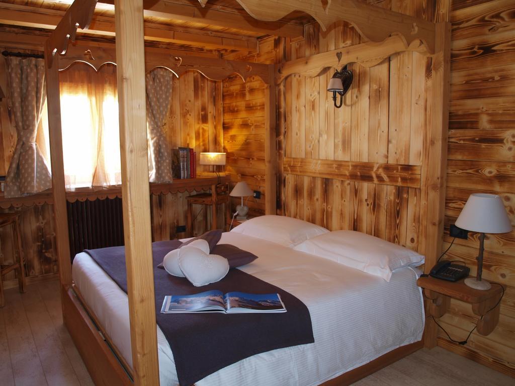 Hotel Letterario Locanda Collomb La Thuile Rum bild