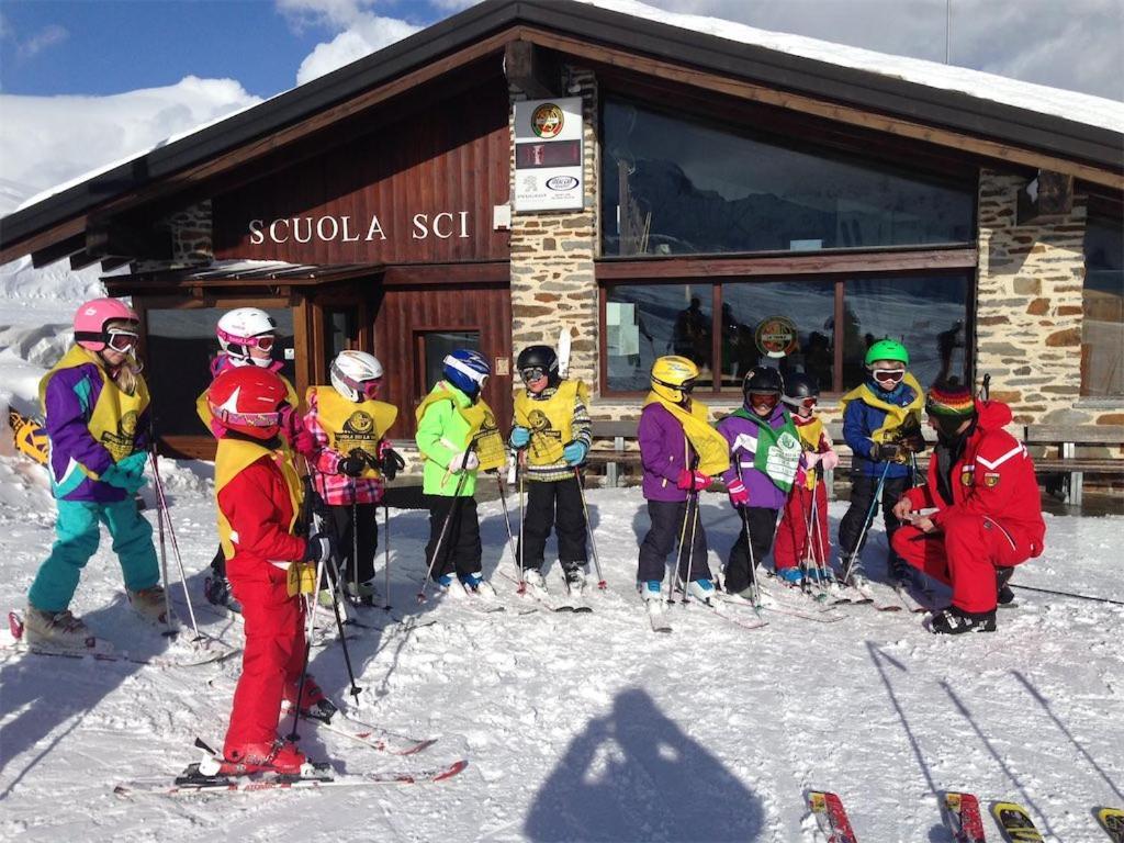Hotel Letterario Locanda Collomb La Thuile Exteriör bild