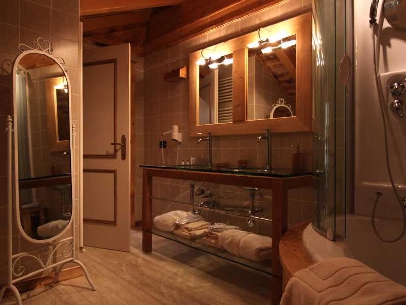 Hotel Letterario Locanda Collomb La Thuile Exteriör bild