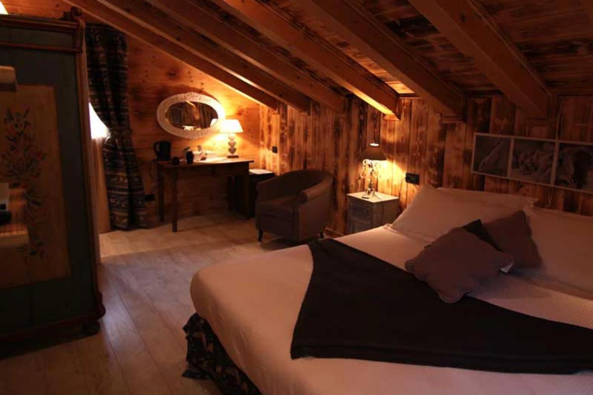 Hotel Letterario Locanda Collomb La Thuile Exteriör bild