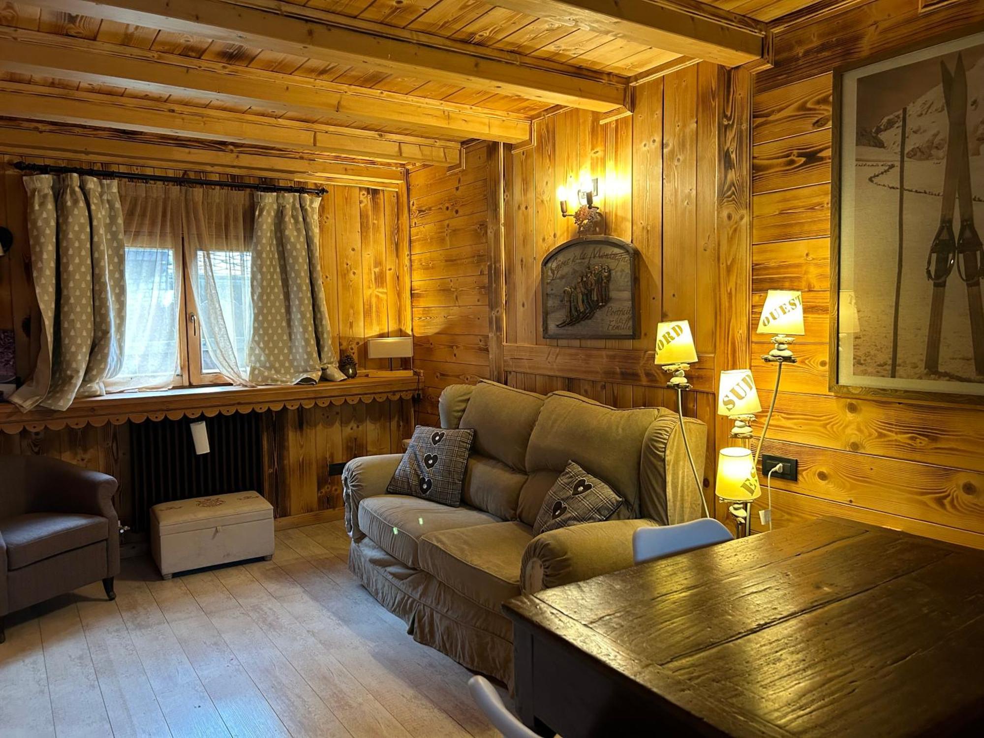 Hotel Letterario Locanda Collomb La Thuile Exteriör bild