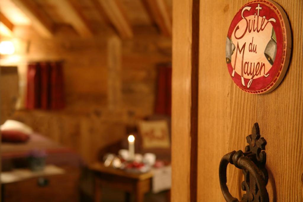 Hotel Letterario Locanda Collomb La Thuile Exteriör bild