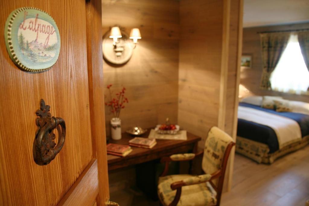 Hotel Letterario Locanda Collomb La Thuile Rum bild