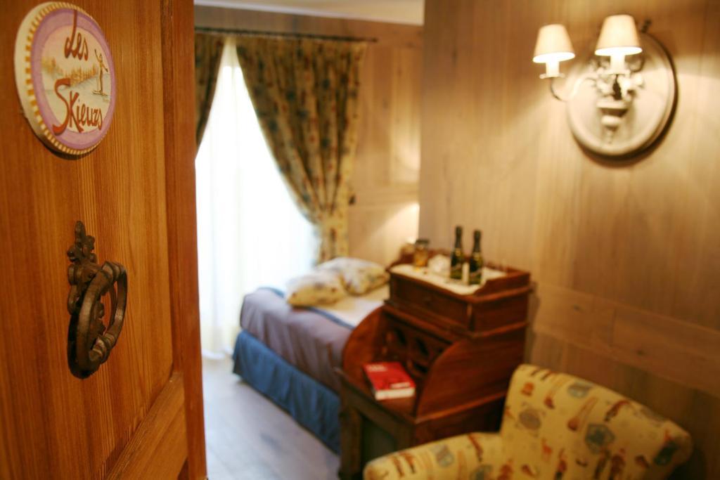 Hotel Letterario Locanda Collomb La Thuile Exteriör bild