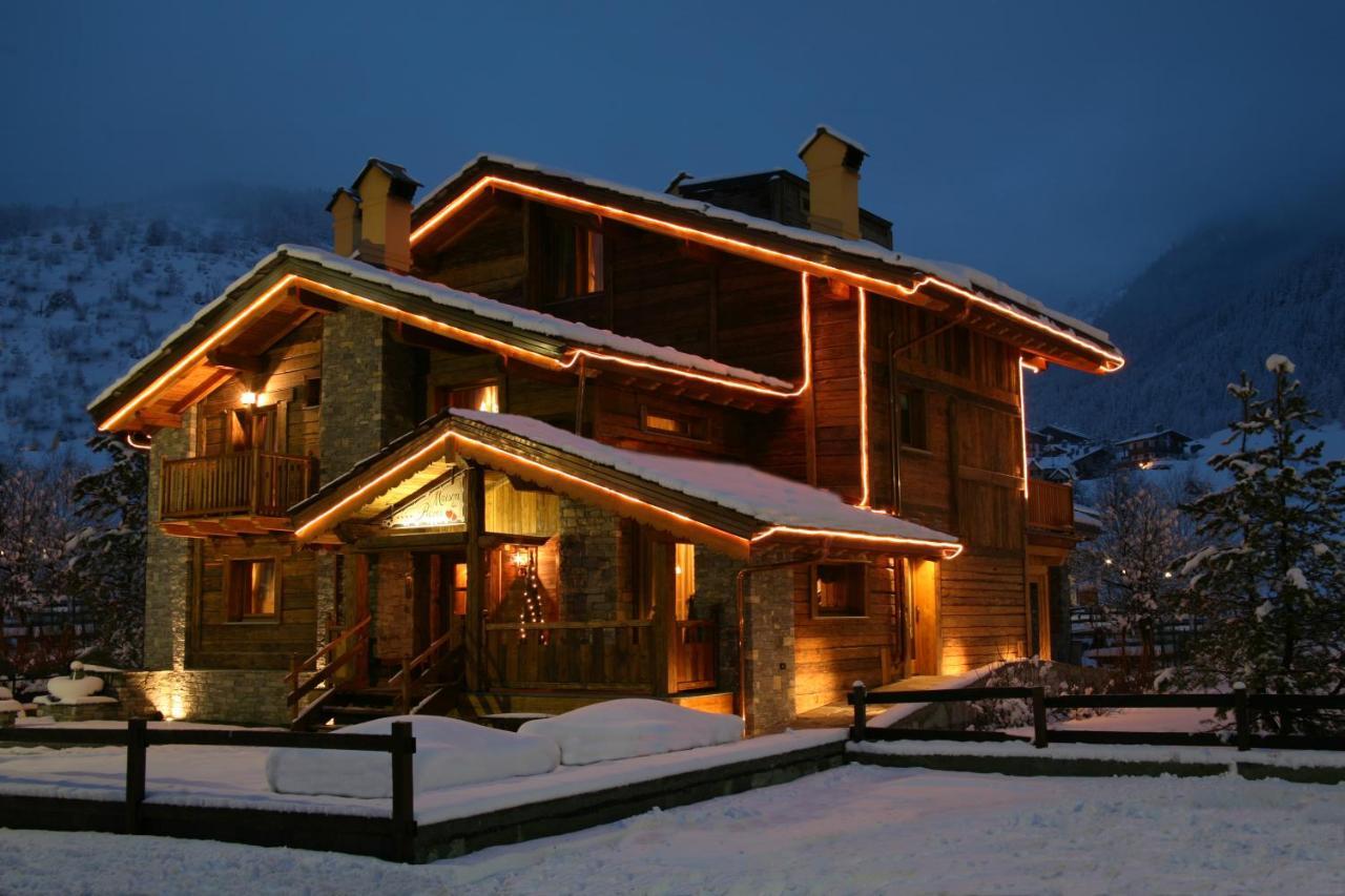 Hotel Letterario Locanda Collomb La Thuile Exteriör bild